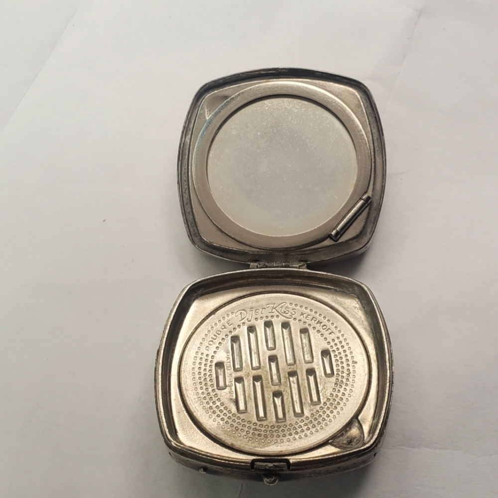 Vintage Silver Der Kiss Compact . patented in France.